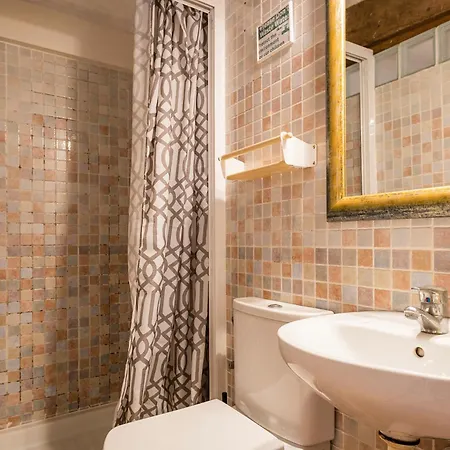 Apartment Encanto En Las Ramblas: Espacio Perfecto Para 9