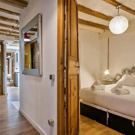 Encanto En Las Ramblas: Espacio Perfecto Para 9