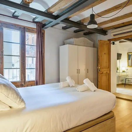 Encanto En Las Ramblas: Espacio Perfecto Para 9 Barcelona