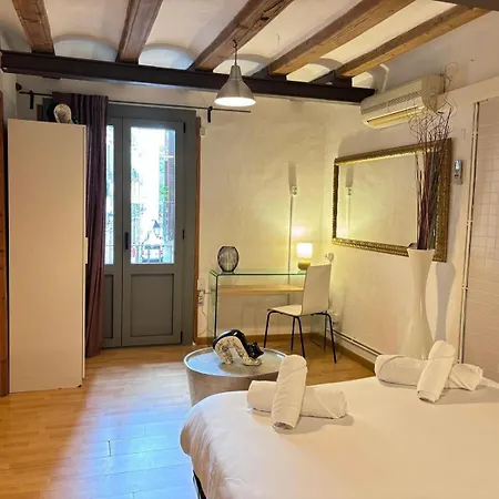 Encanto En Las Ramblas: Espacio Perfecto Para 9 Barcelona